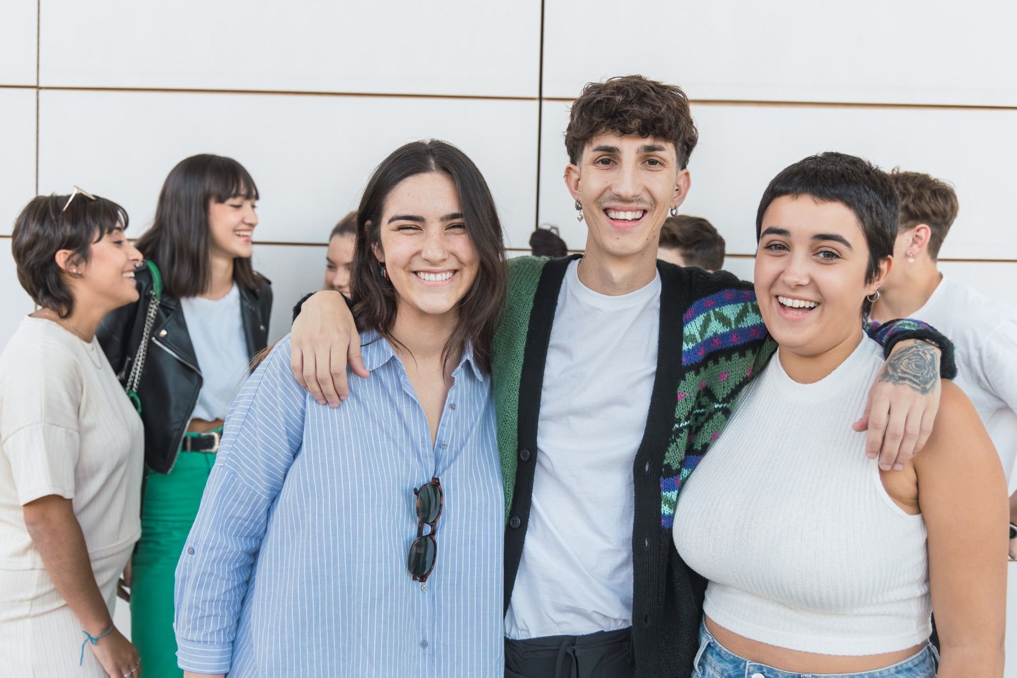 Grupo de personas sonriendo